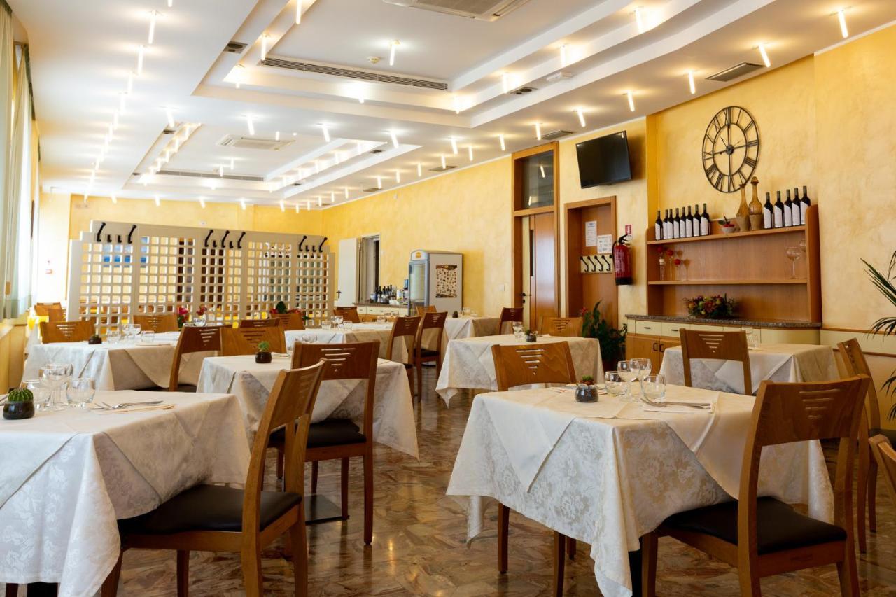Hotel Belvedere Porto SantʼElpidio エクステリア 写真