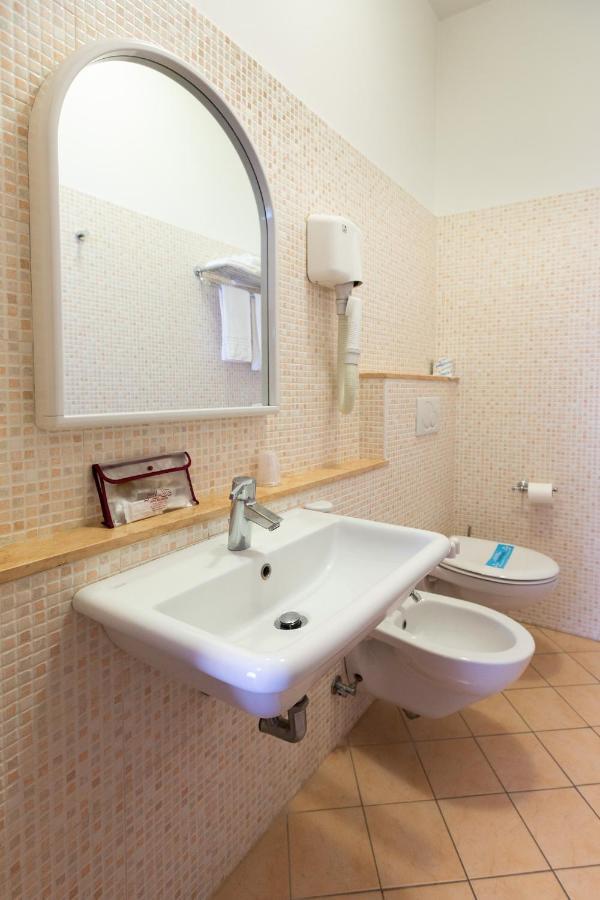 Hotel Belvedere Porto SantʼElpidio エクステリア 写真